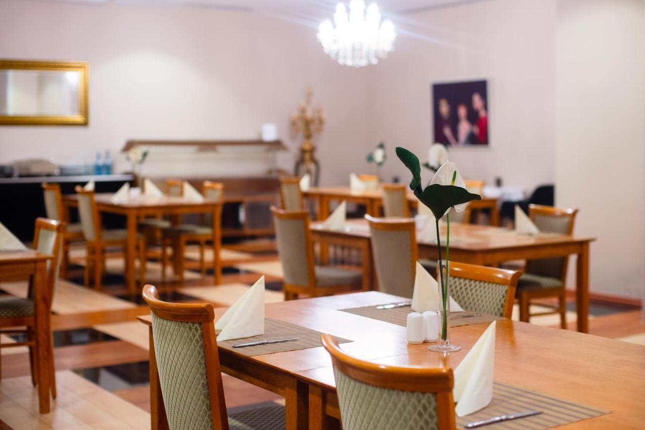 ROSS Hotel Stuttgart Buitenkant foto