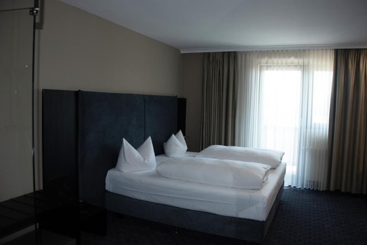 ROSS Hotel Stuttgart Buitenkant foto
