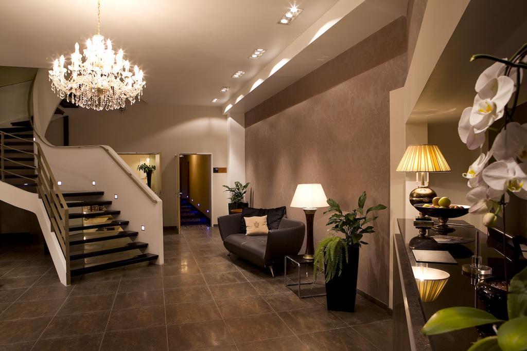 ROSS Hotel Stuttgart Buitenkant foto