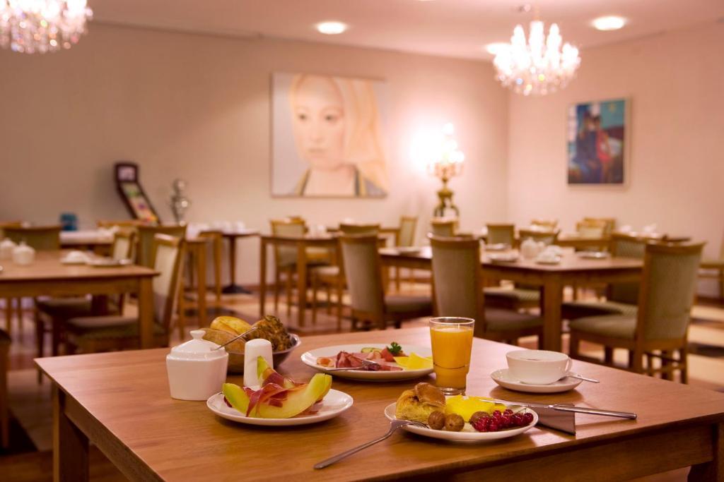 ROSS Hotel Stuttgart Buitenkant foto