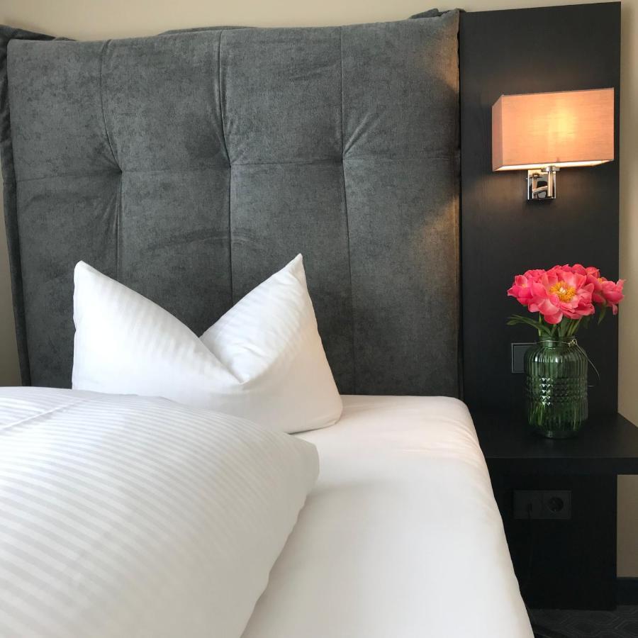 ROSS Hotel Stuttgart Buitenkant foto