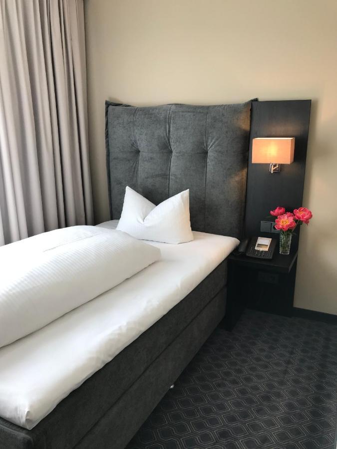 ROSS Hotel Stuttgart Buitenkant foto